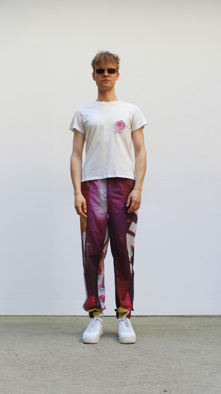 White T-SHIRT with activist embroidery detail