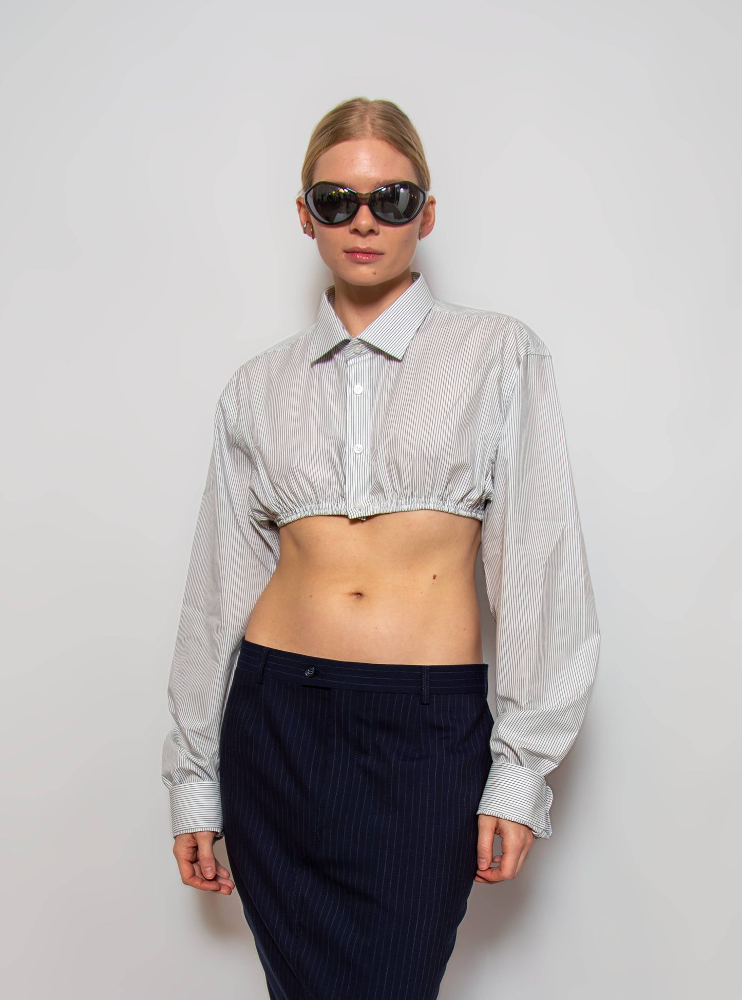 Cropped shirt with elastic finish