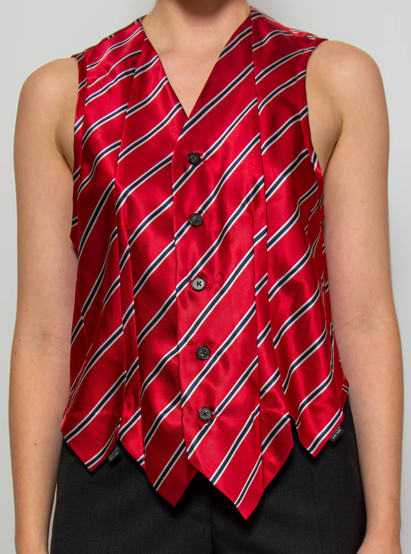 Tie vest