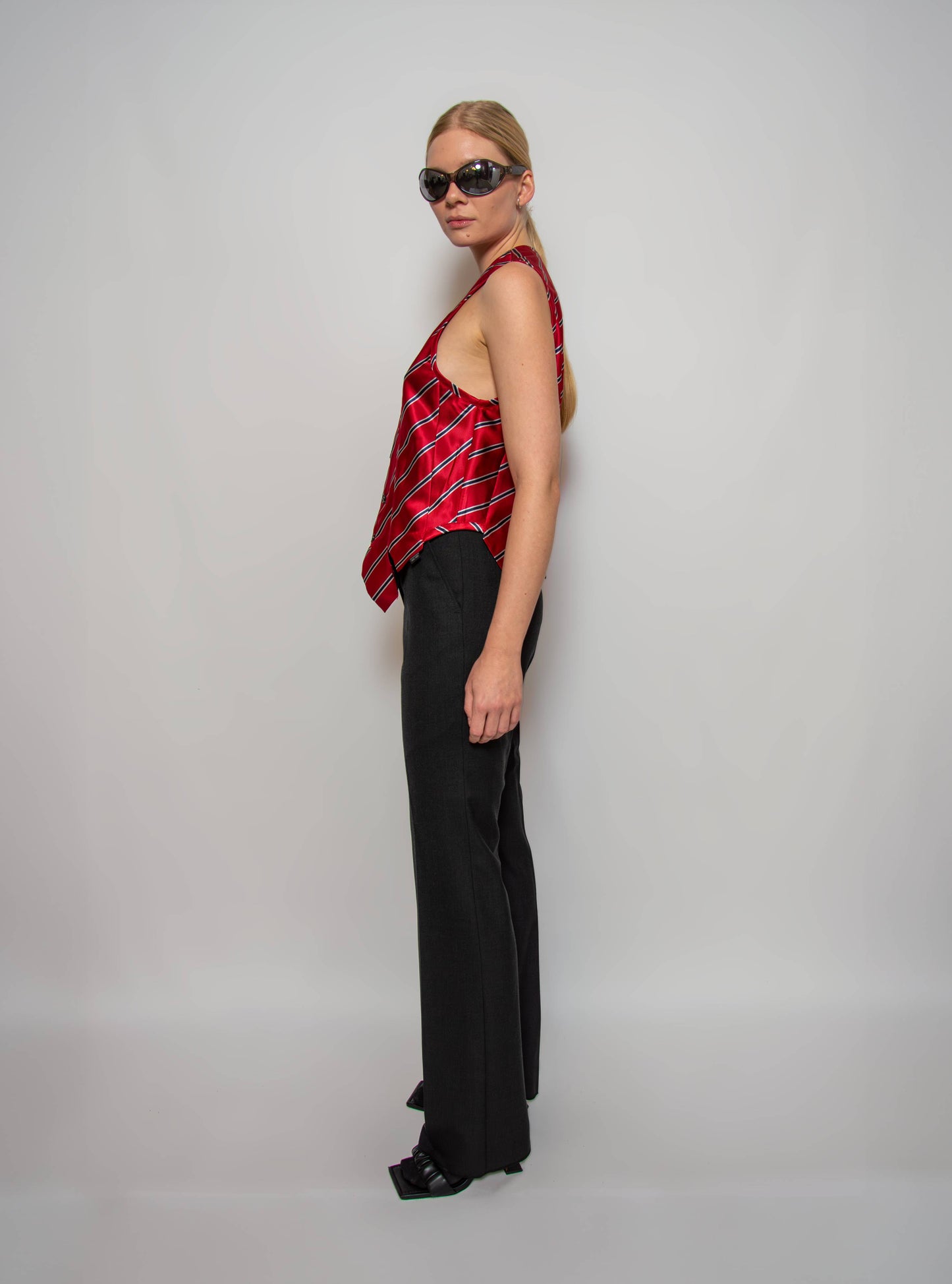 Tie vest
