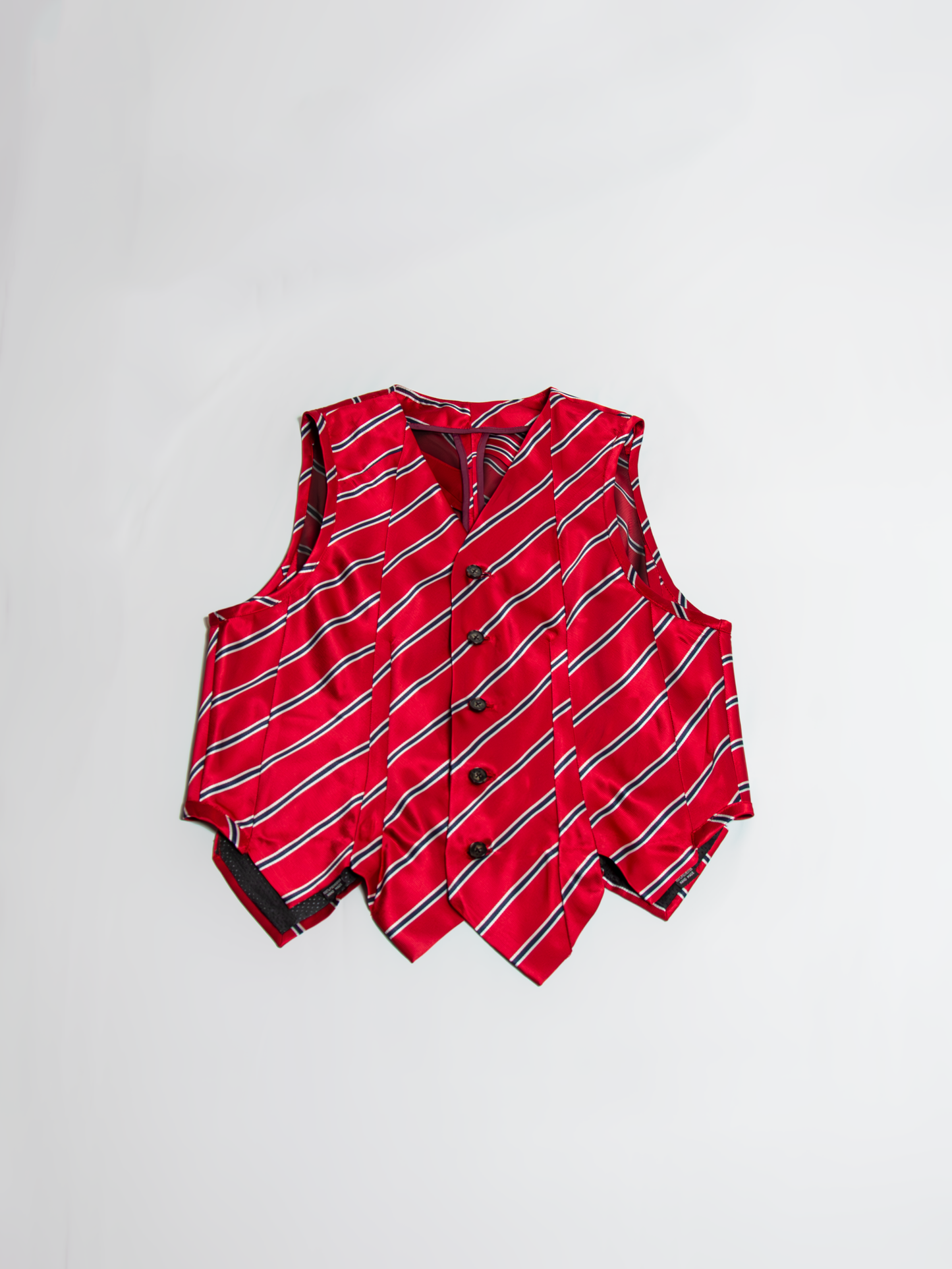 Tie vest