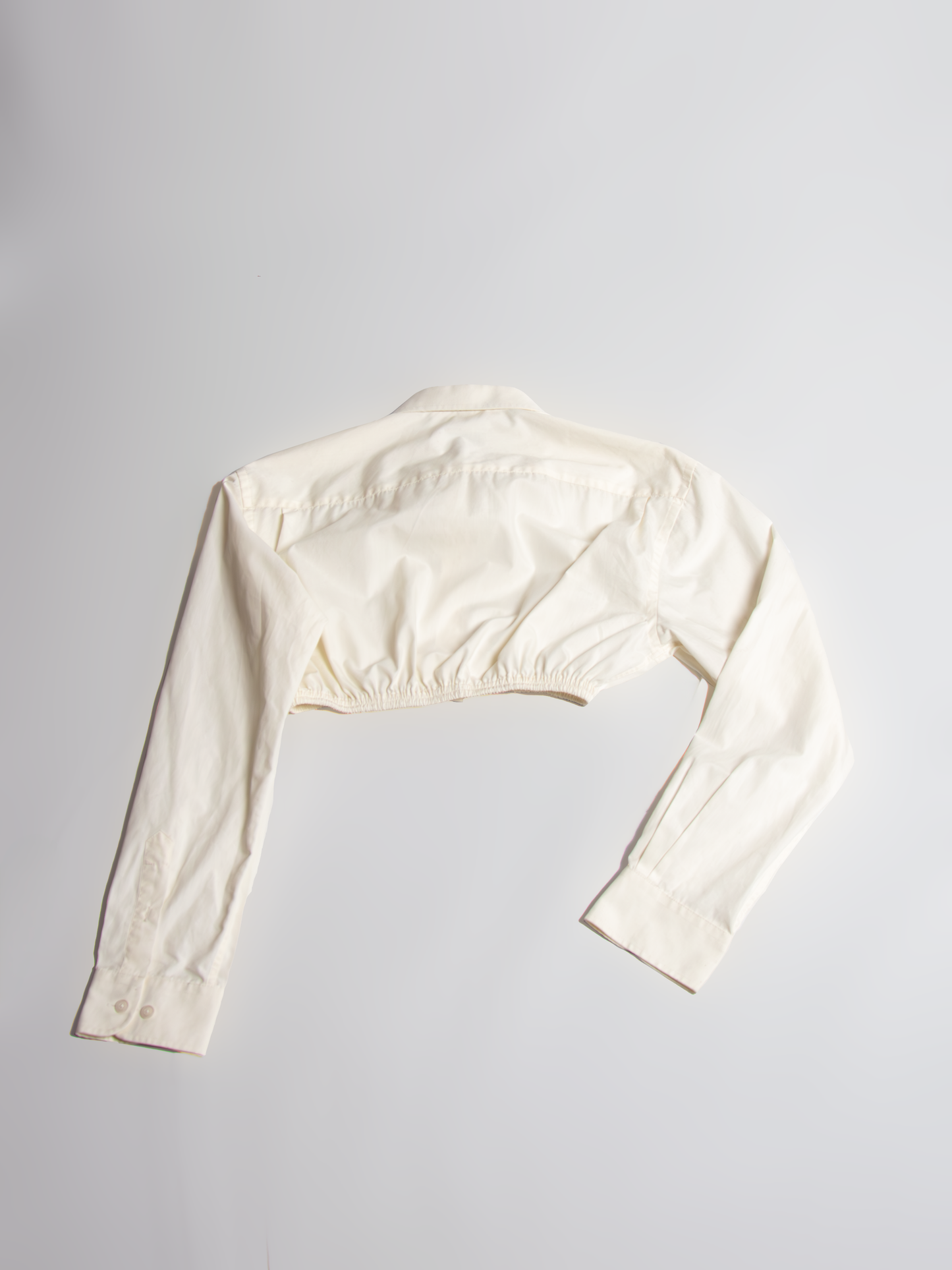 Cropped shirt with elastic finish