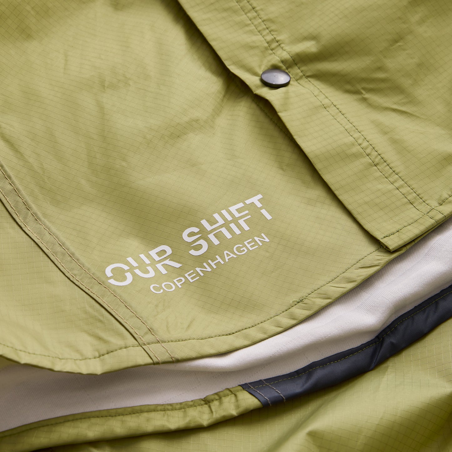 DIRECTIONAL OVERSHIRT