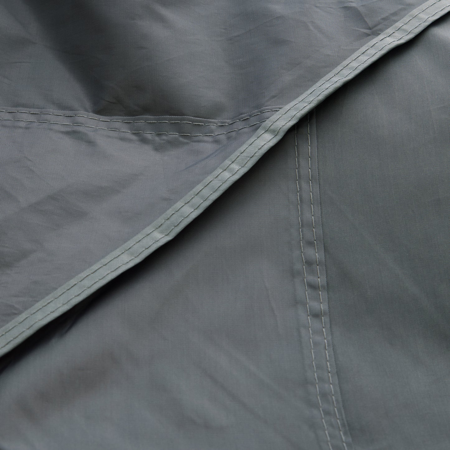 MONOCHROMATIC 3/4 SHELL SHORTS