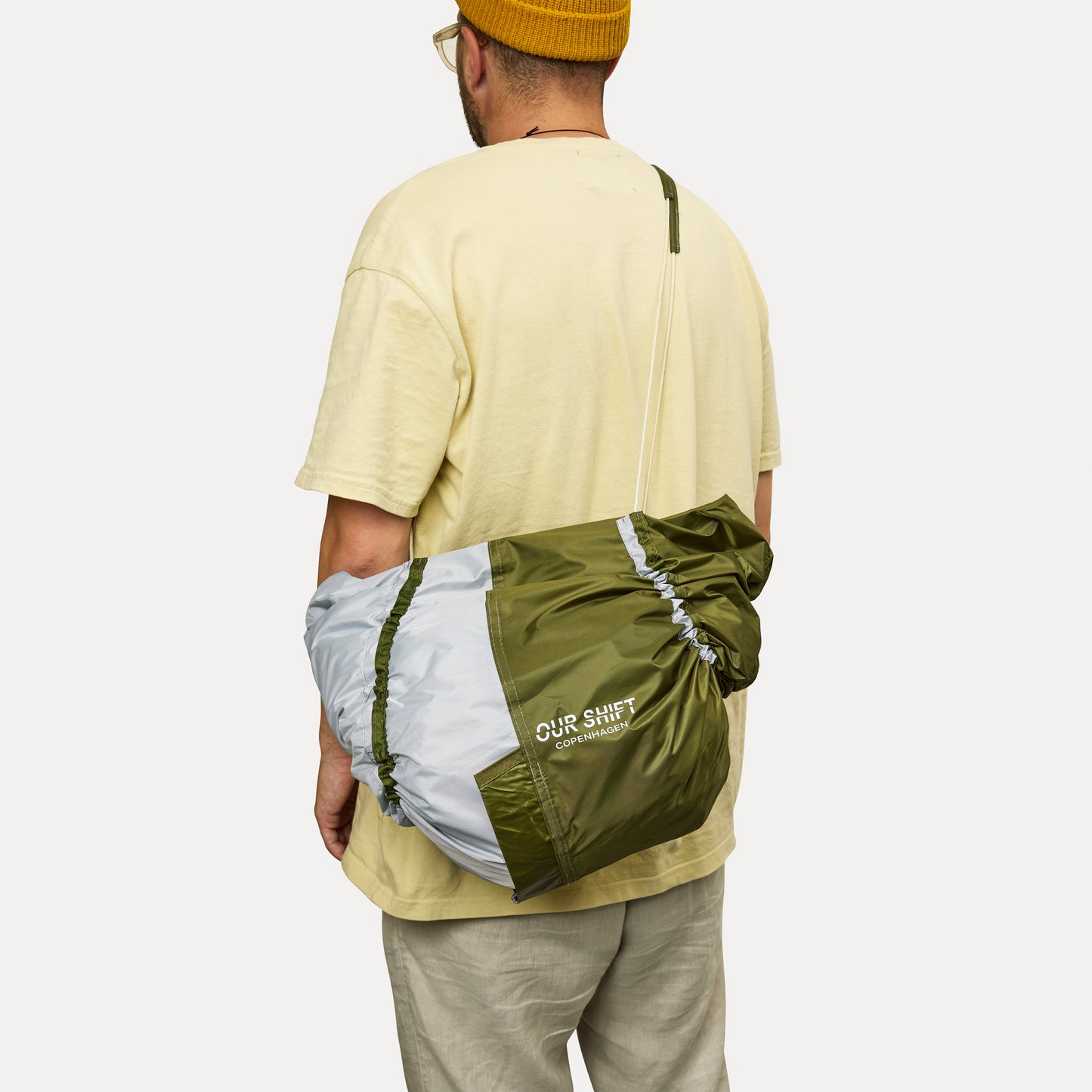 PRINTED DRAWSTRING SLING TOTE