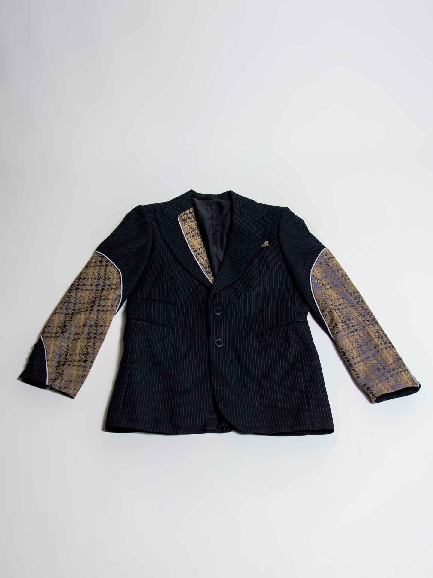 Blazer with reflective piping