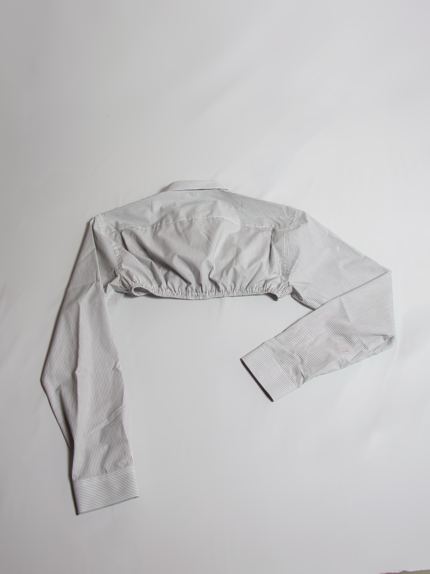 Cropped shirt with elastic finish