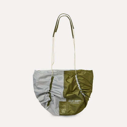 PRINTED DRAWSTRING SLING TOTE
