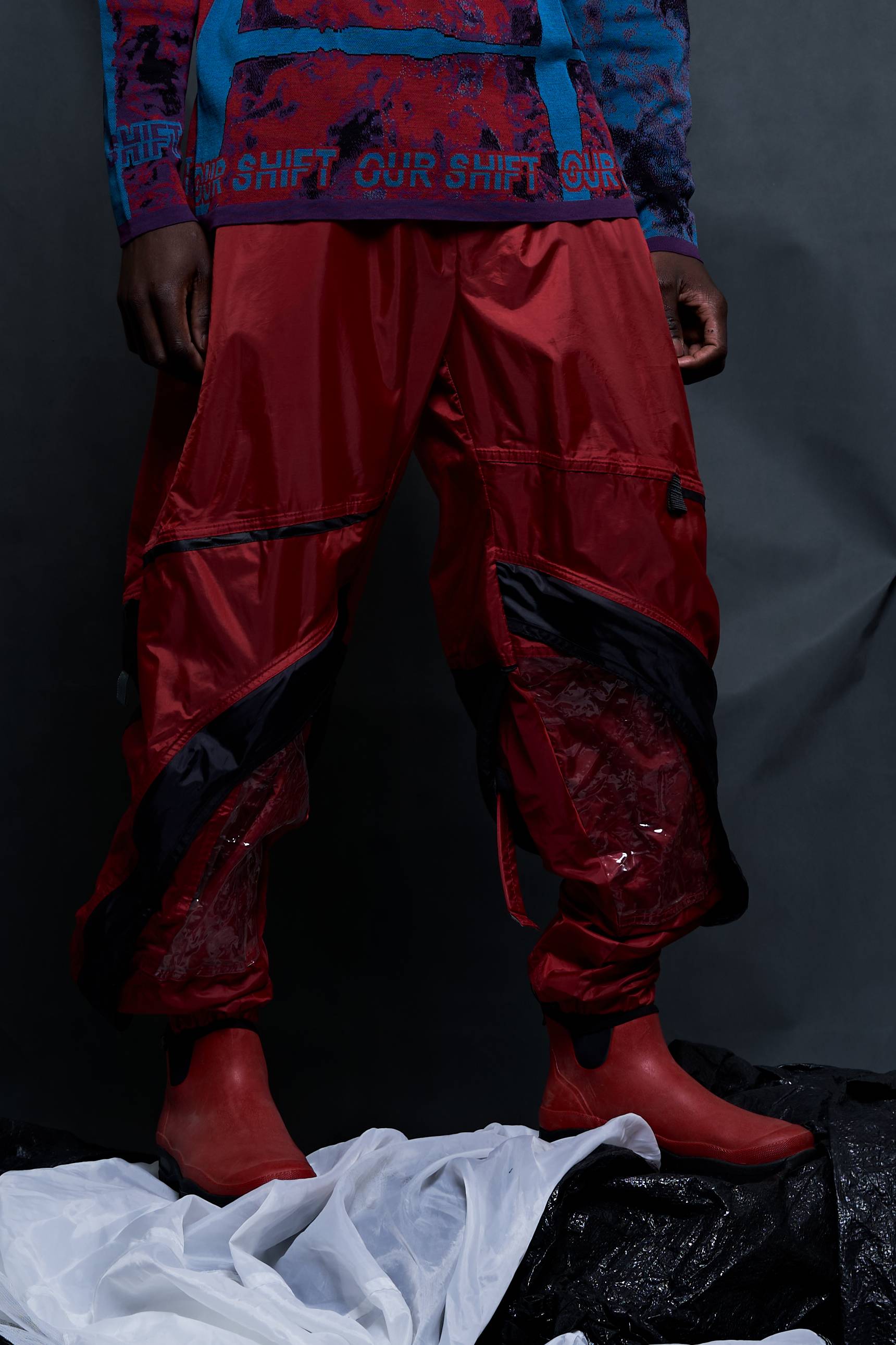 BLOOD RED TROUSERS with tent windows and zipper details